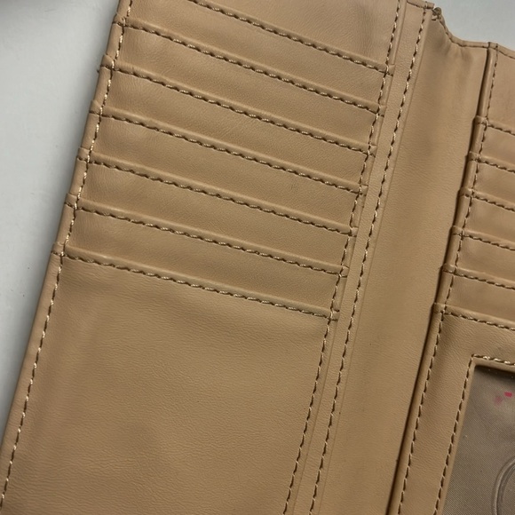 Guess foldable wallet. - Picture 3 of 4